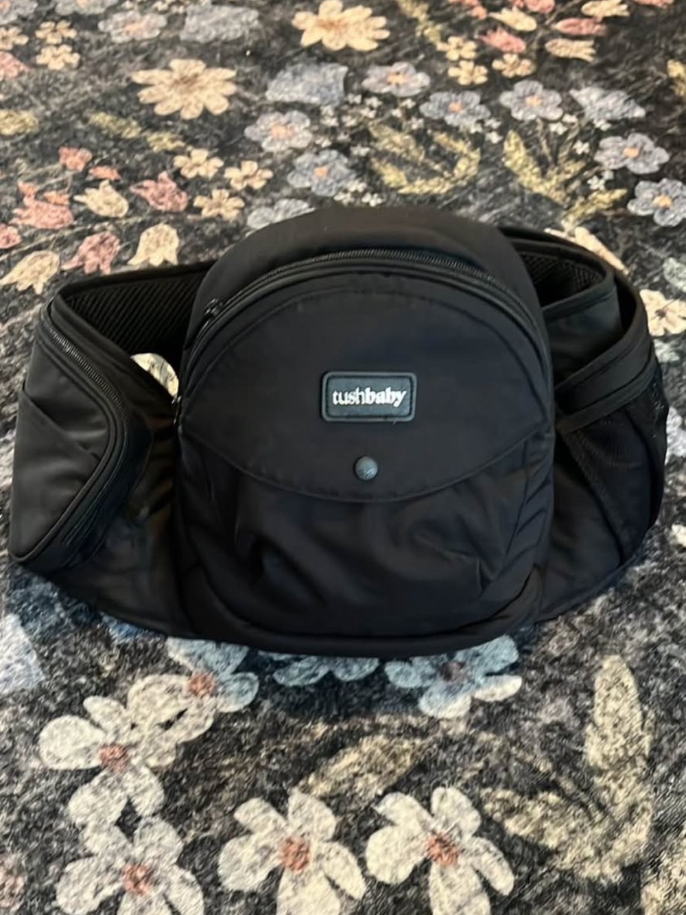 Tushbaby Black Hip Seat Waist Bag for Kids